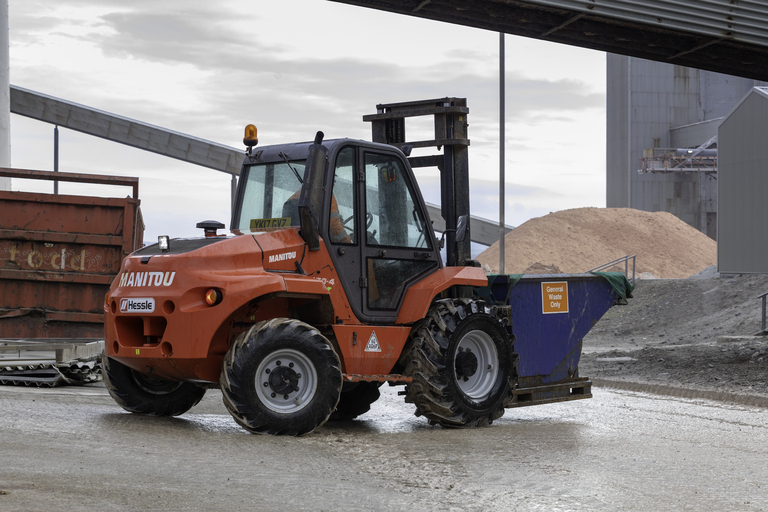 M chariot élévateur manitou tout terrain