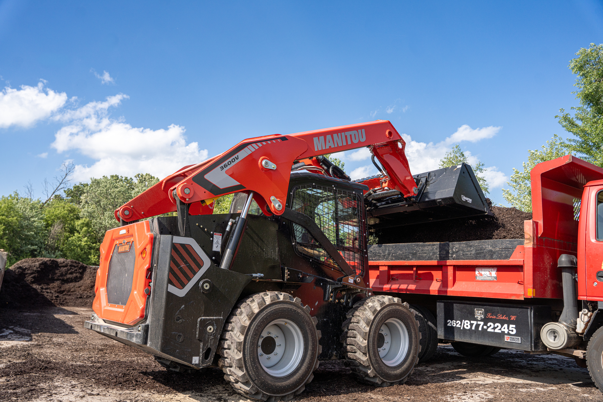 chargeuse compacte verticale manitou