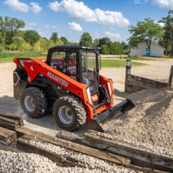 chargeuse compacte sur pneus manitou