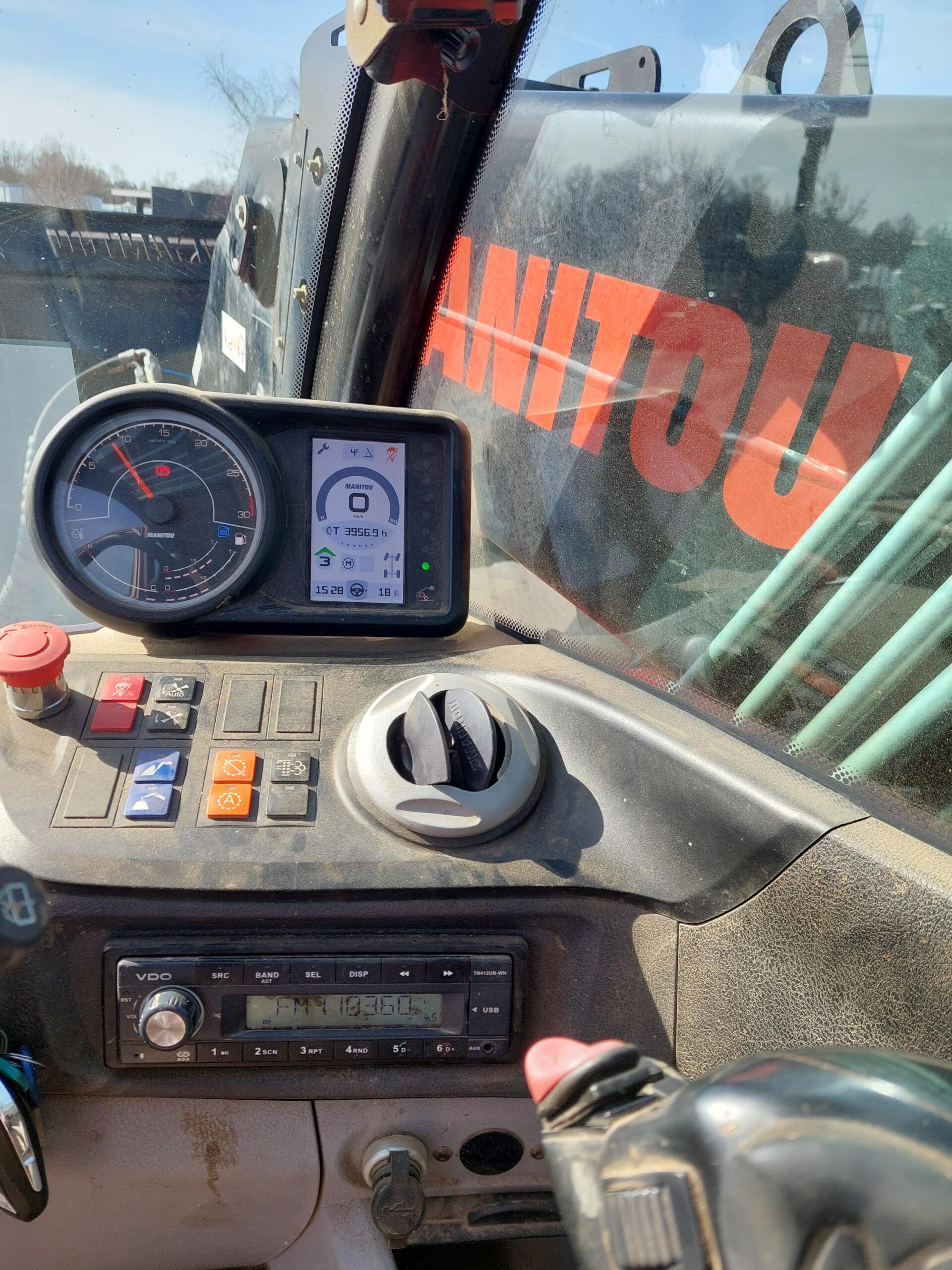 intérieur cabine télesco manitou