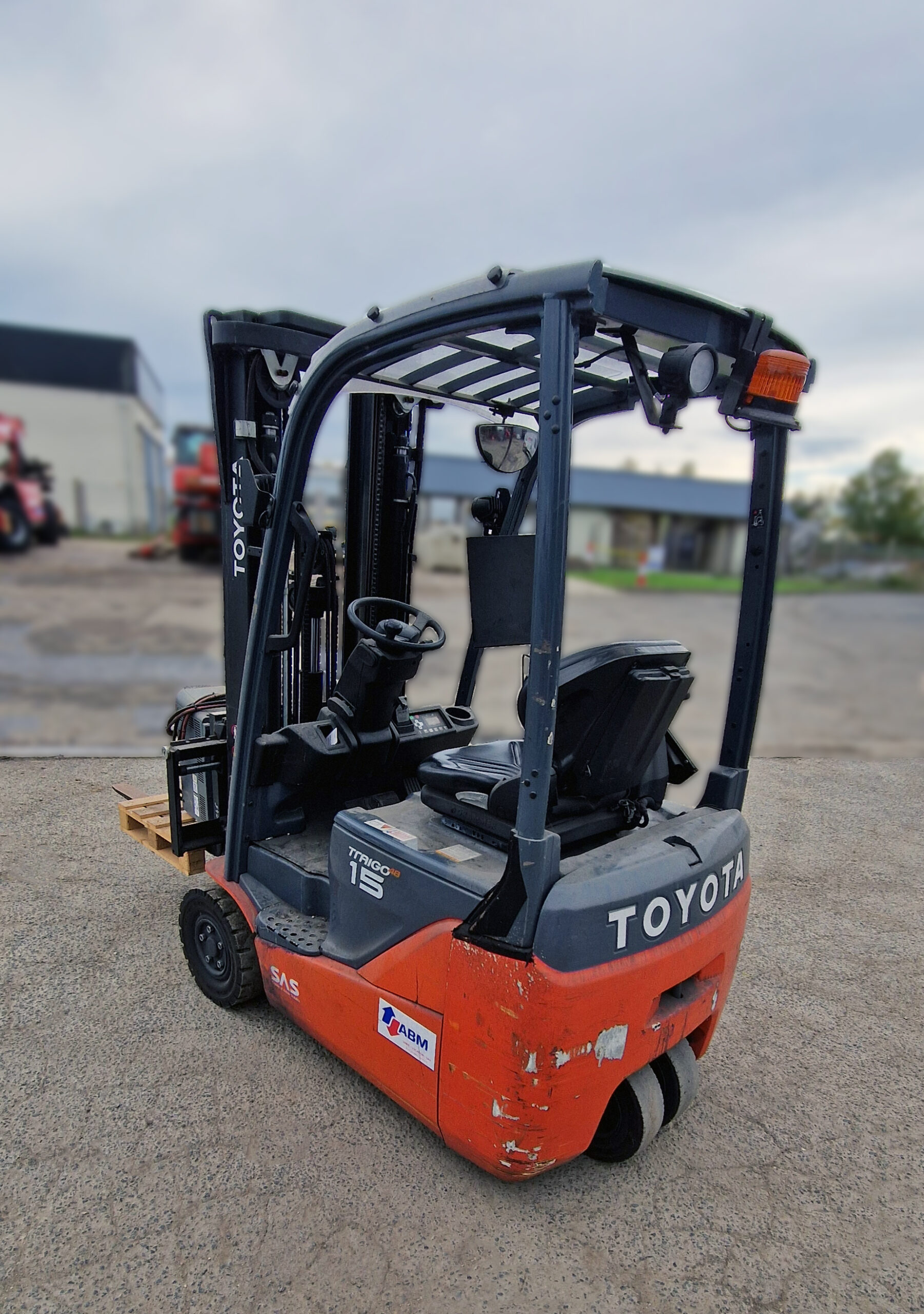 chariot élévateur triplex électrique occasion